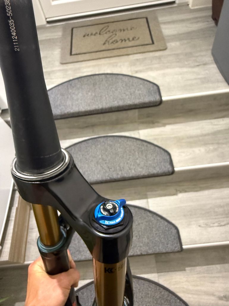 Used Fox 34 Factory FIT4 Fork 2023 bike — image 6 of 7