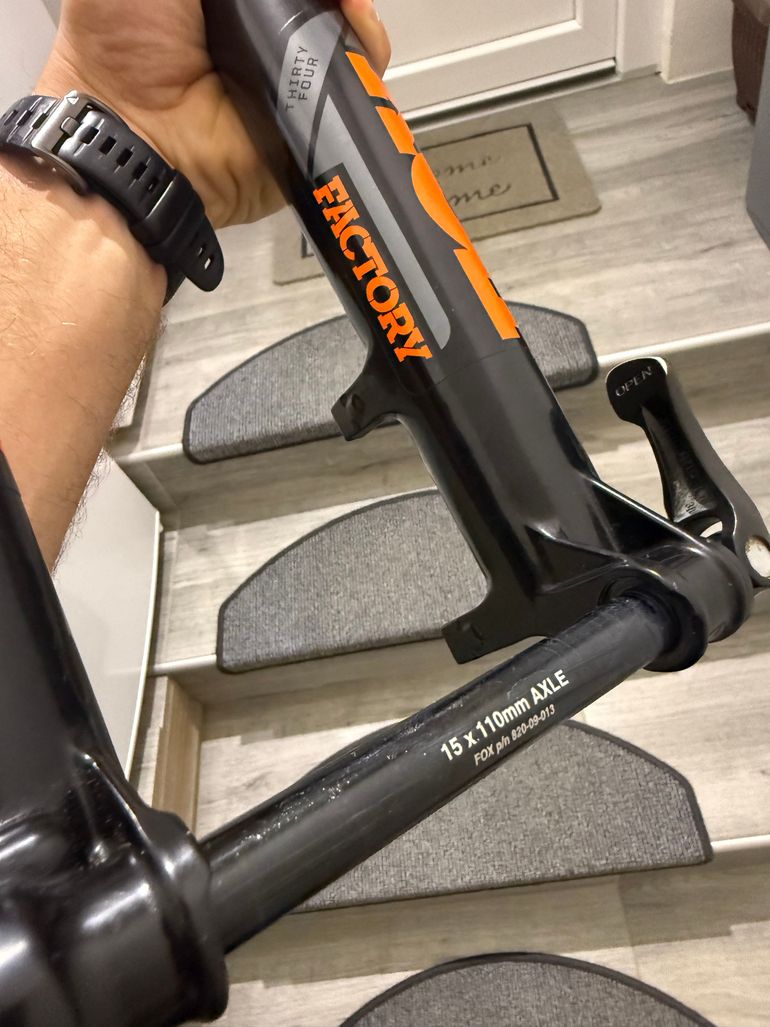 Used Fox 34 Factory FIT4 Fork 2023 bike — image 5 of 7