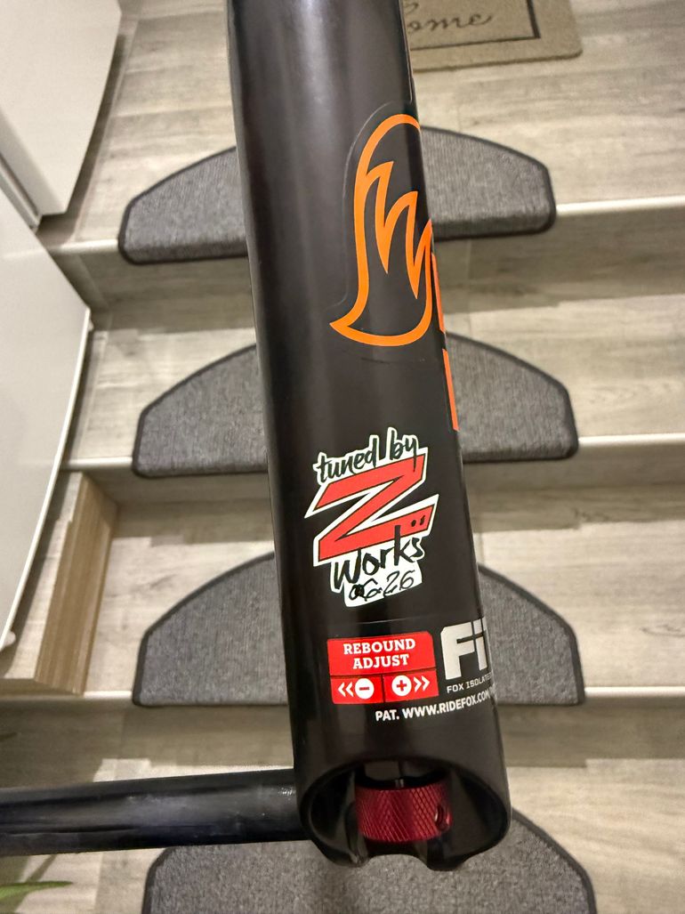 Used Fox 34 Factory FIT4 Fork 2023 bike — image 4 of 7