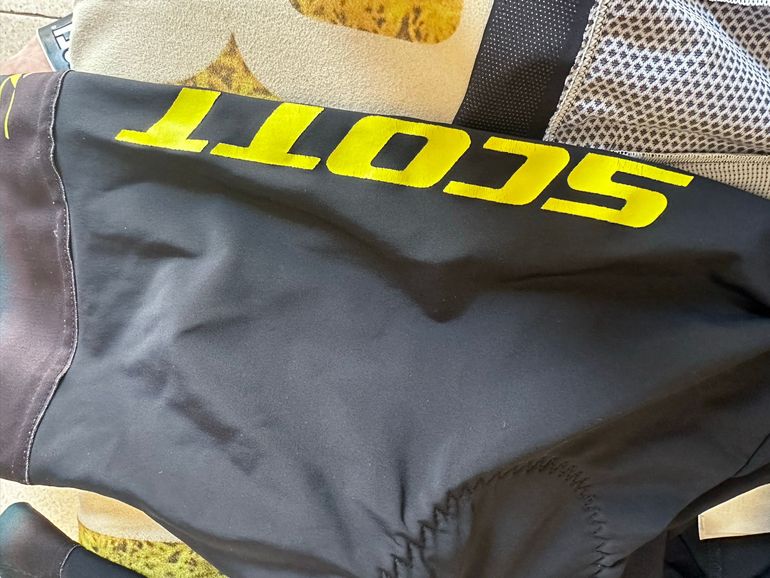 Used Scott RC Endurance Short-sleeve Men's Jersey bike — image 6 of 9