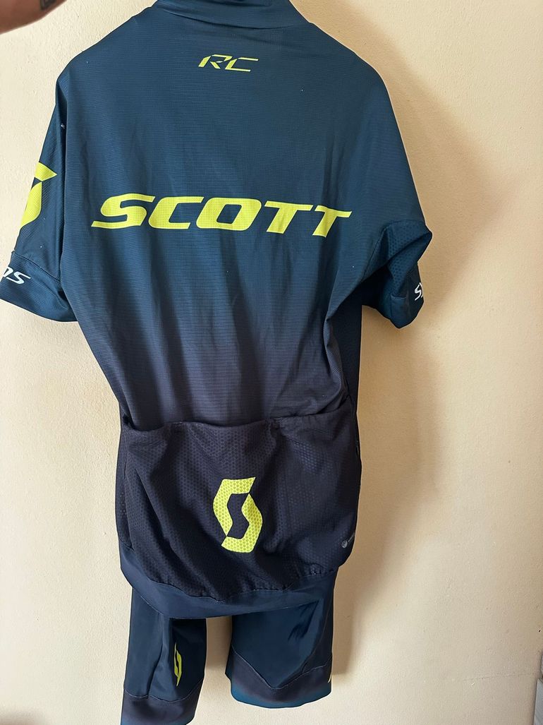 Used Scott RC Endurance Short-sleeve Men's Jersey bike — image 2 of 9
