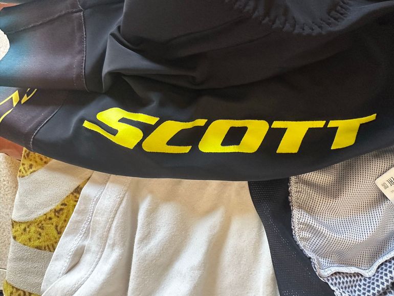 Used Scott RC Endurance Short-sleeve Men's Jersey bike — image 7 of 9