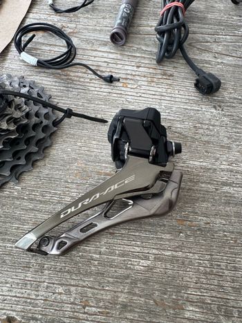 Used Shimano Dura-Ace R9200 12-speed Di2 Groupset 2024 bike — image 5 of 16