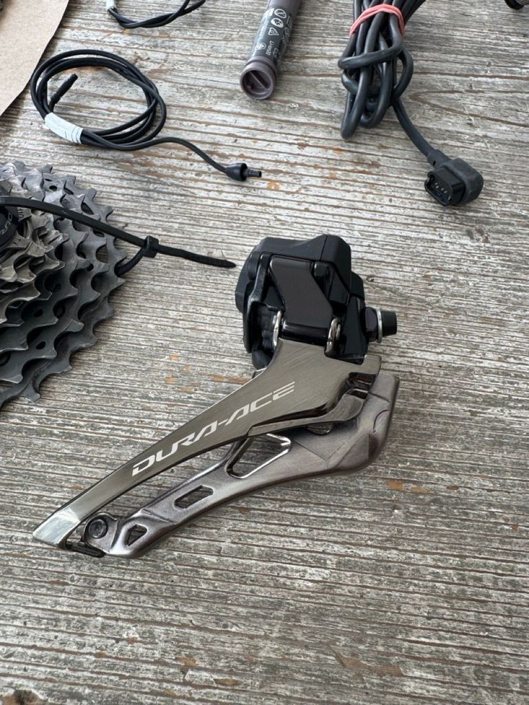 Used Shimano Dura-Ace R9200 12-speed Di2 Groupset 2024 bike — image 5 of 16