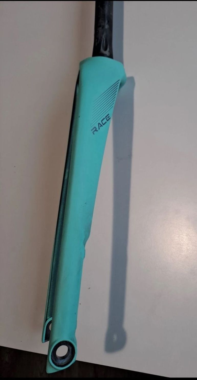 Used Bianchi Oltre Race Aero Carbon Fork bike — image 3 of 5