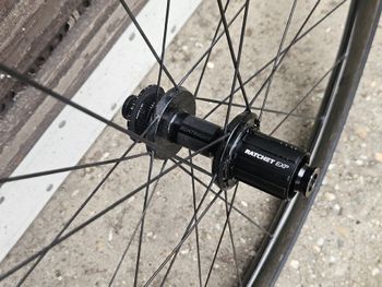 Used Bontrager Aeolus Rsl 37 carbon disc wheelset bike — image 6 of 6