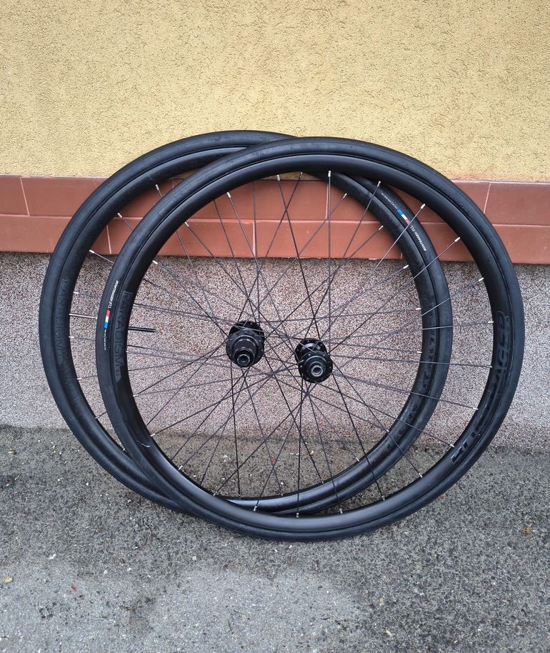 Used Bontrager Paradigm SL Centerlock Disc Wheelset 2021 bike — image 1 of 9