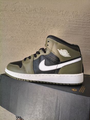 Used Nike Jordan 1 Mid Verde Oliva/Nero Tg 39 bike — image 4 of 8
