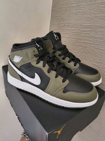 Used Nike Jordan 1 Mid Verde Oliva/Nero Tg 39 bike — image 2 of 8