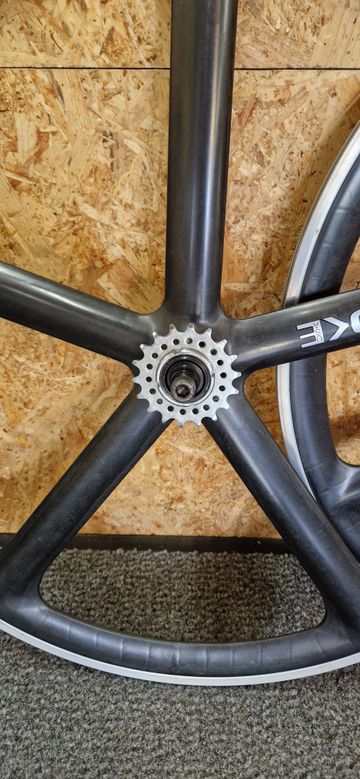 Used aerospoke Wheel 2015 bike — image 4 of 5