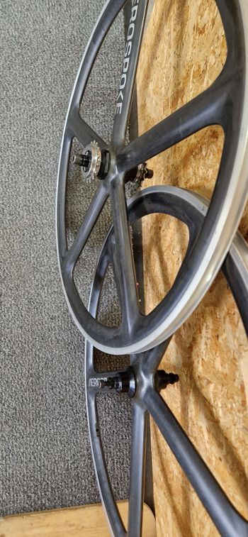 Used aerospoke Wheel 2015 bike — image 5 of 5