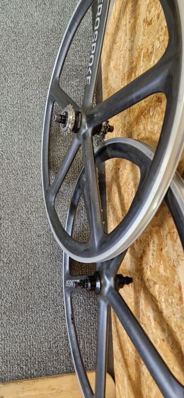 Used aerospoke Wheel 2015 bike — image 5 of 5