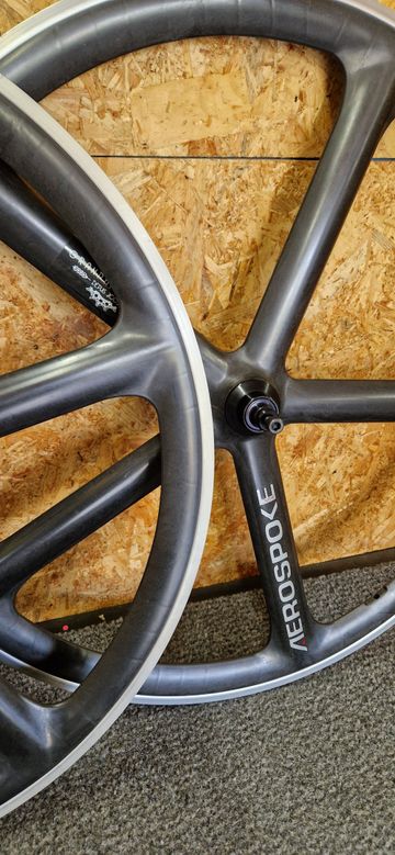 Used aerospoke Wheel 2015 bike — image 2 of 5