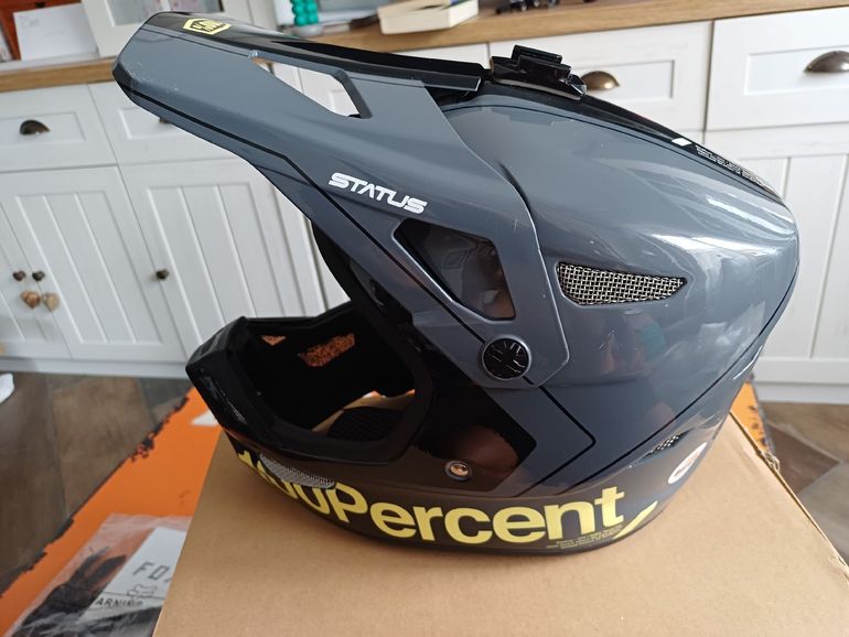 Used 100% Status Full-Face Helmet bike — image 3 of 11