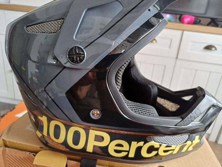 Used 100% Status Full-Face Helmet bike — image 6 of 11