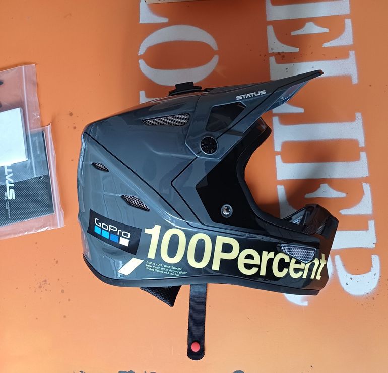Used 100% Status Full-Face Helmet bike — image 1 of 11