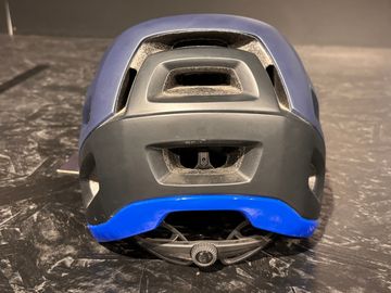 Used MET Roam Helmet bike — image 2 of 2