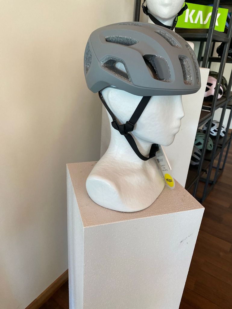 Used POC Ventral Air MIPS Granite Grey Matt Taglia M 2026 bike — image 3 of 3