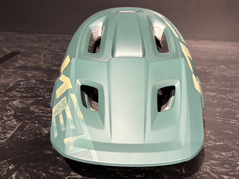 Used MET Roam Helmet bike — image 2 of 3