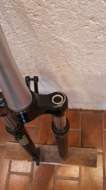 Used Sr Suntour FEM 362 Suspension Fork bike — image 3 of 5