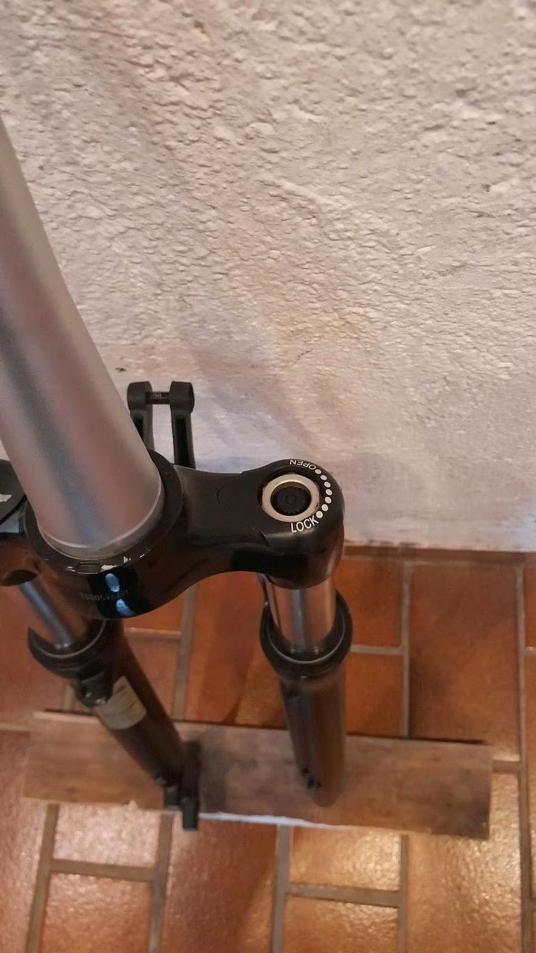 Used Sr Suntour FEM 362 Suspension Fork bike — image 3 of 5