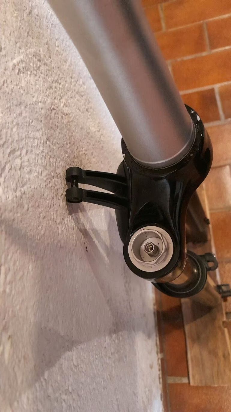 Used Sr Suntour FEM 362 Suspension Fork bike — image 4 of 5
