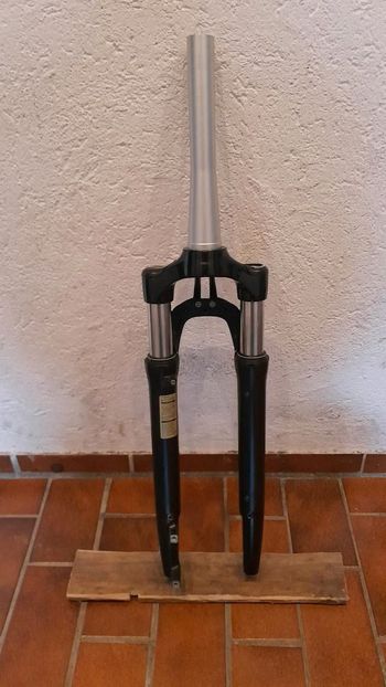 Used Sr Suntour FEM 362 Suspension Fork bike — image 2 of 5