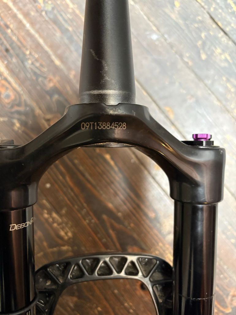 Used RockShox Revelation Suspension Fork 2021 bike — image 5 of 6