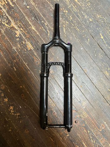 Used RockShox Revelation Suspension Fork 2021 bike — image 2 of 6