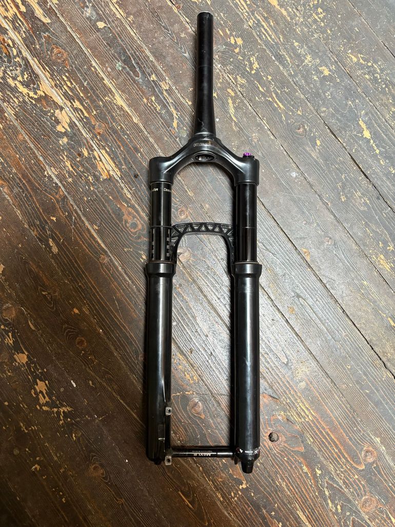 Used RockShox Revelation Suspension Fork 2021 bike — image 2 of 6