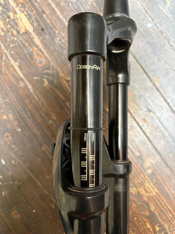Used RockShox Revelation Suspension Fork 2021 bike — image 4 of 6