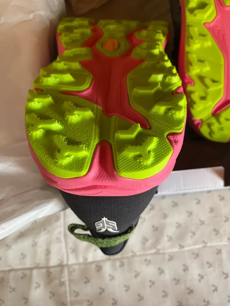 Used Asics Speedgoat 6 bike — image 6 of 12