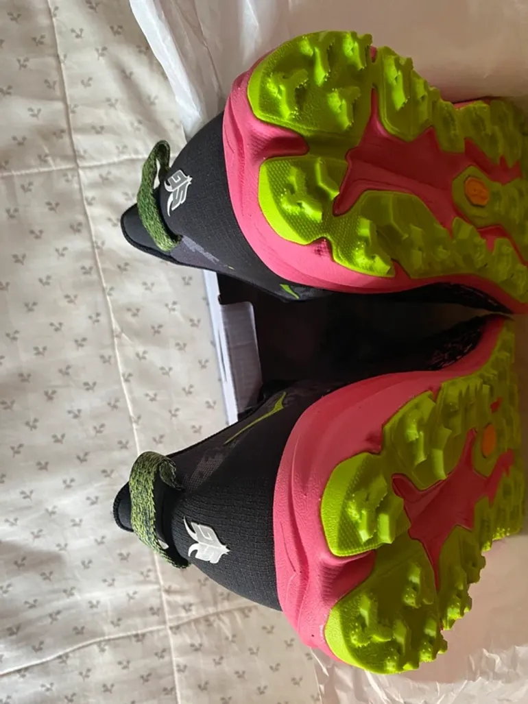 Used Asics Speedgoat 6 bike — image 5 of 12