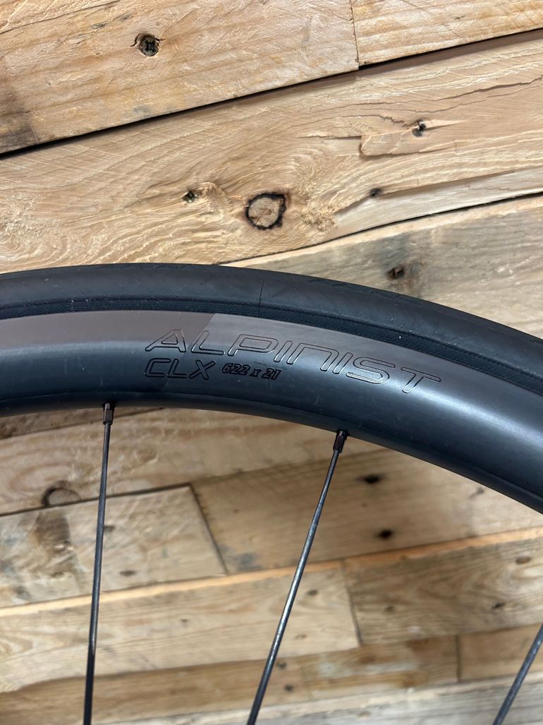 Used Specialized Roval Alpinist CLX II 700c 2025 bike — image 4 of 5