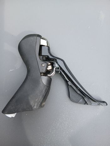 Used Shimano Ultegra ST-R8170 12-speed Shifter/Disc Brake Lever 2025 bike — image 5 of 6