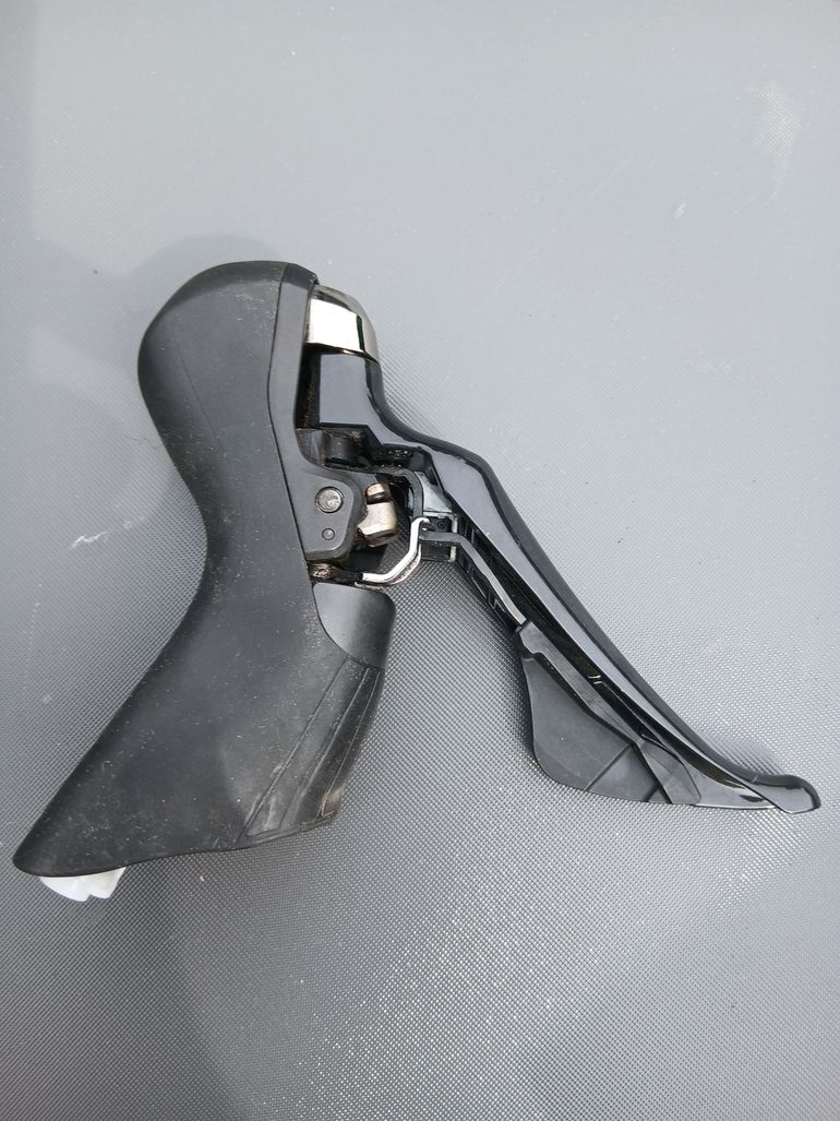 Used Shimano Ultegra ST-R8170 12-speed Shifter/Disc Brake Lever 2025 bike — image 5 of 6