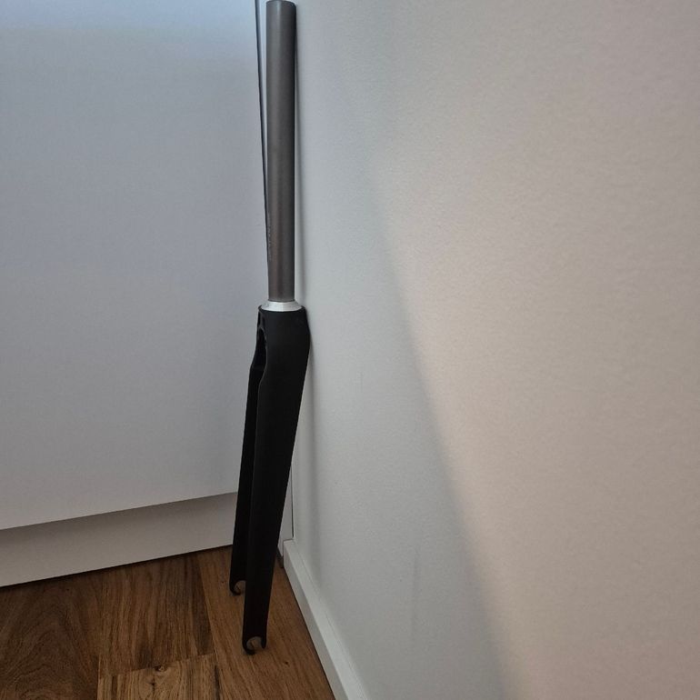 Used Van Rysel carbon fork direct mount bike — image 4 of 4