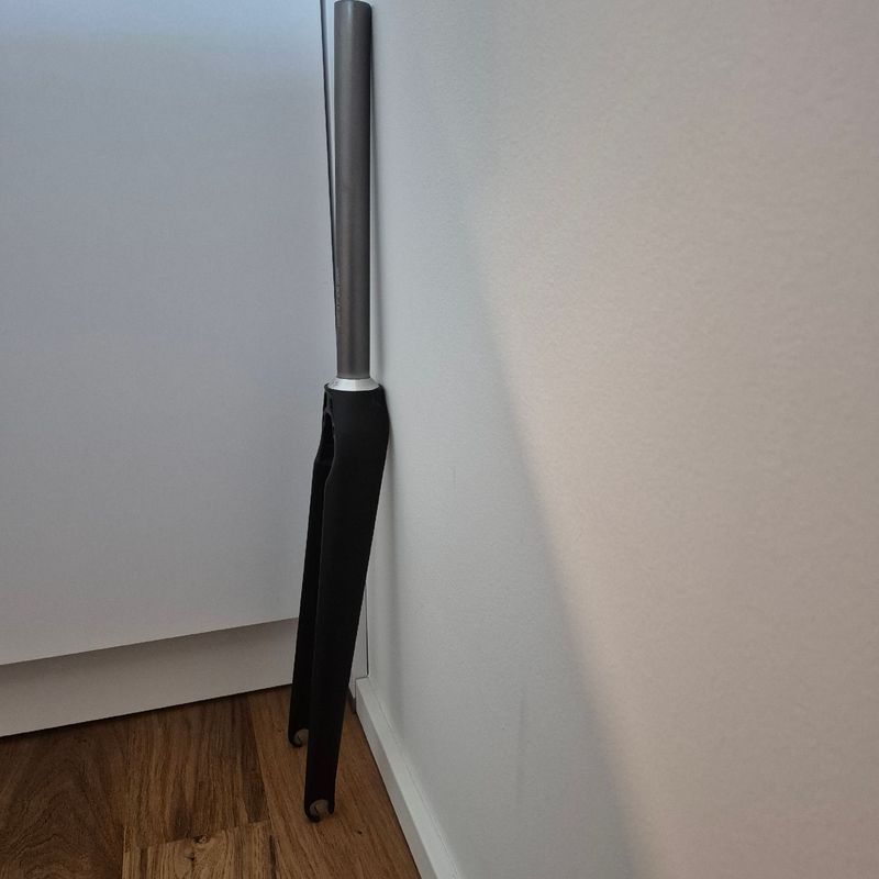 Used Van Rysel carbon fork direct mount bike — image 4 of 4