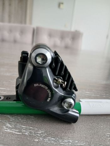 Used Shimano Ultegra BR-R8070 Remklauwen V + A voor schijven 160mm 2025 bike — image 2 of 4