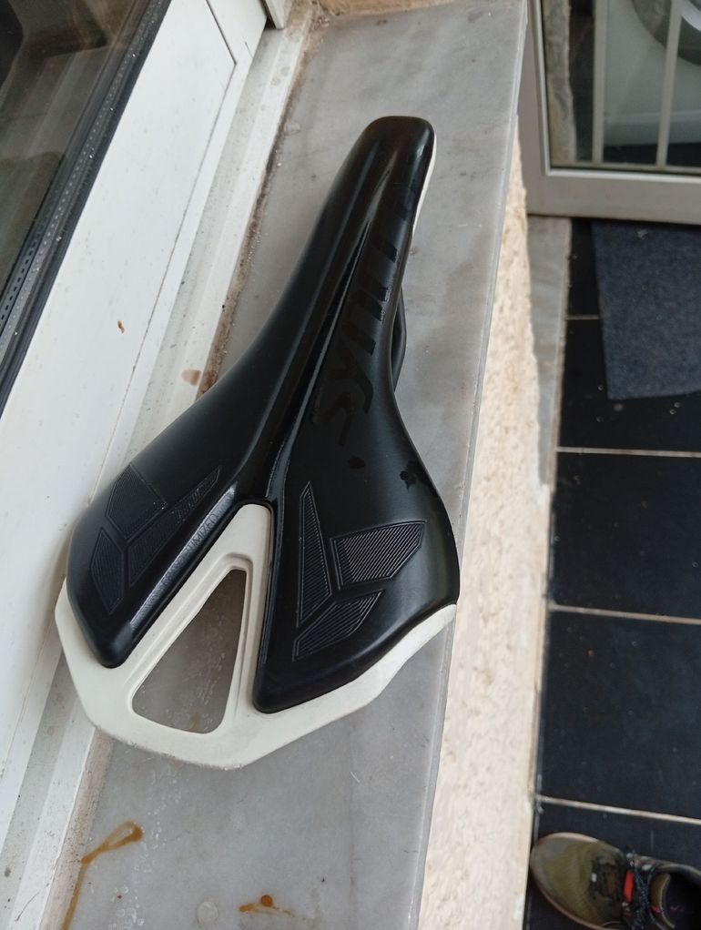 Used Syncros RR 2.0 Saddle bike — image 1 of 2