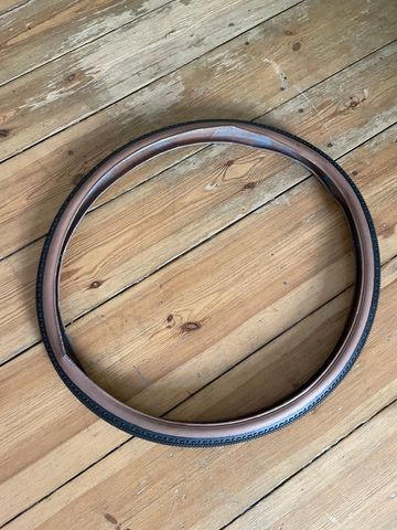 Bontrager Girona Pro 700 x 42c Tubeless Ready Tyres & Tubes de segunda mano