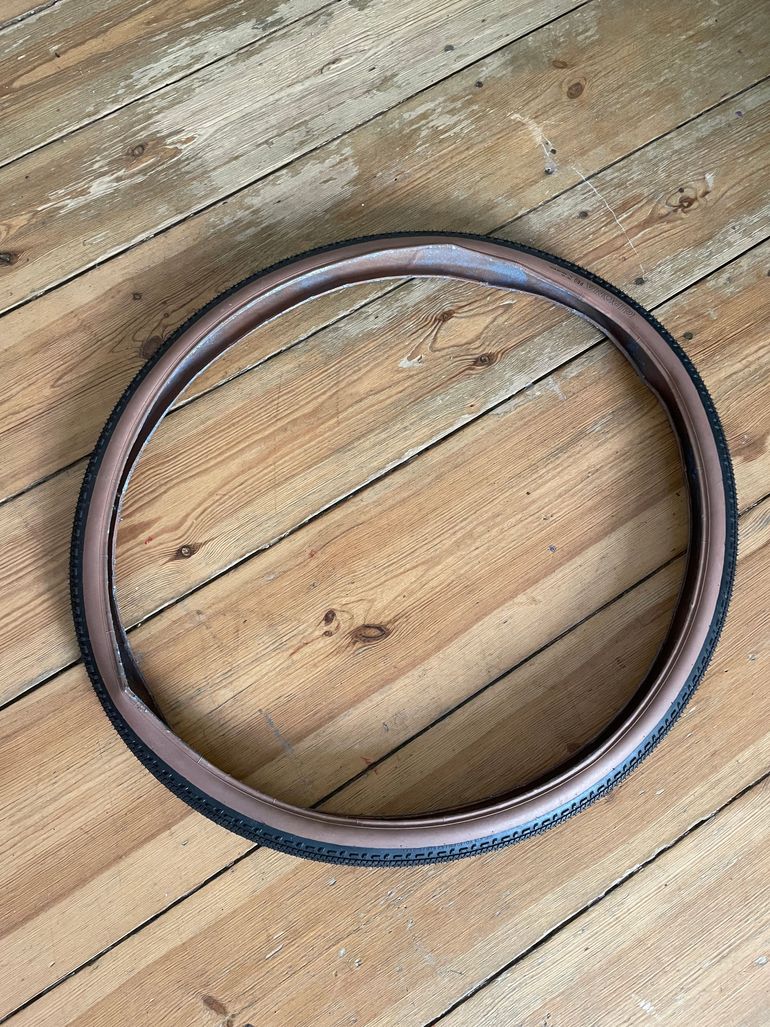 Used Bontrager Girona Pro 700 x 42c Tubeless Ready bike — image 1 of 4