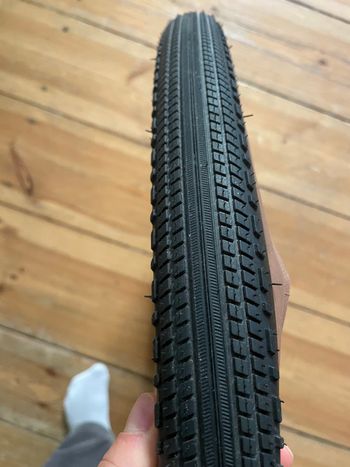 Used Bontrager Girona Pro 700 x 42c Tubeless Ready bike — image 3 of 4