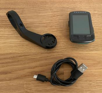 Used Wahoo ELEMNT BOLT v1 GPS Bike Computer 2017 bike