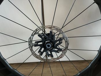 Used Zipp 858 NSW Carbon Tubeless Disc Brake Wheelset bike — image 4 of 4