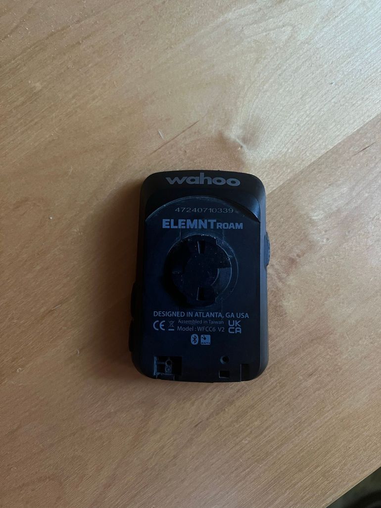 Used Wahoo ELEMNT ROAM v2 GPS Bike Computer 2025 bike — image 4 of 8
