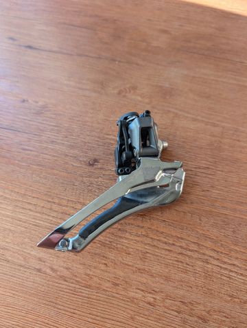 Použité Shimano GRX FD-RX810 Drivetrain & Pedals