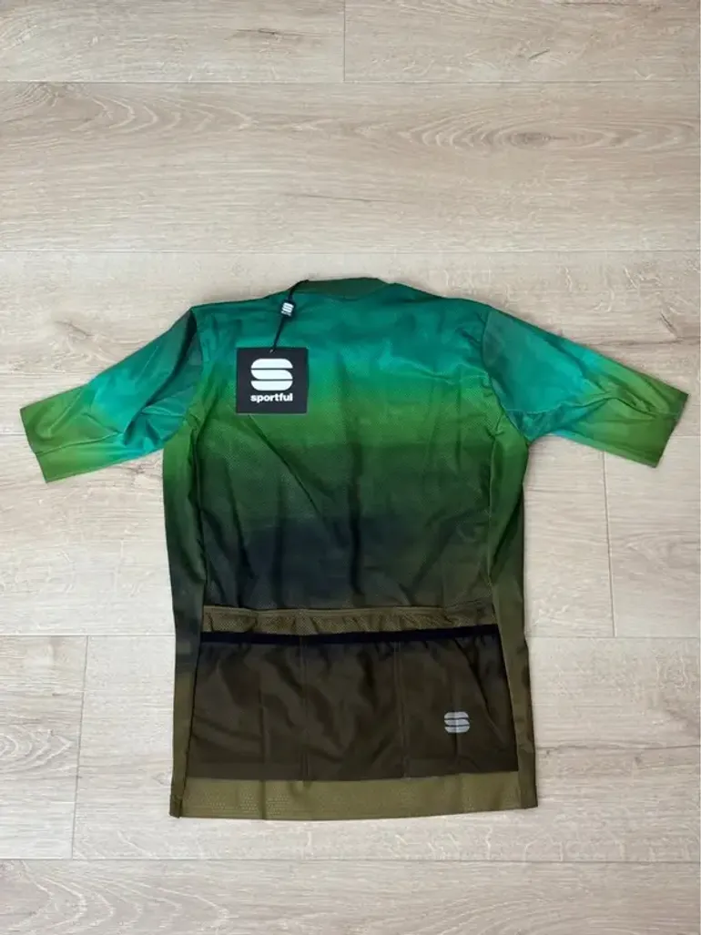 Used Sportful Flow Supergiara Jersey 2026 bike — image 2 of 4
