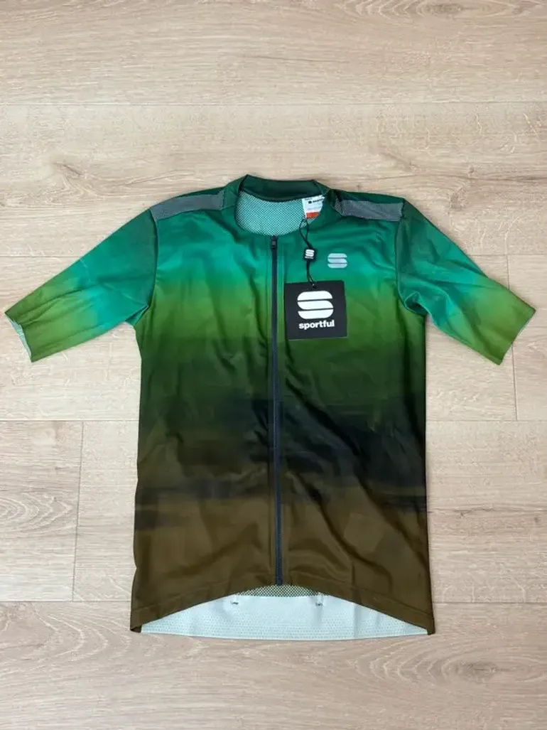 Used Sportful Flow Supergiara Jersey 2026 bike — image 1 of 4