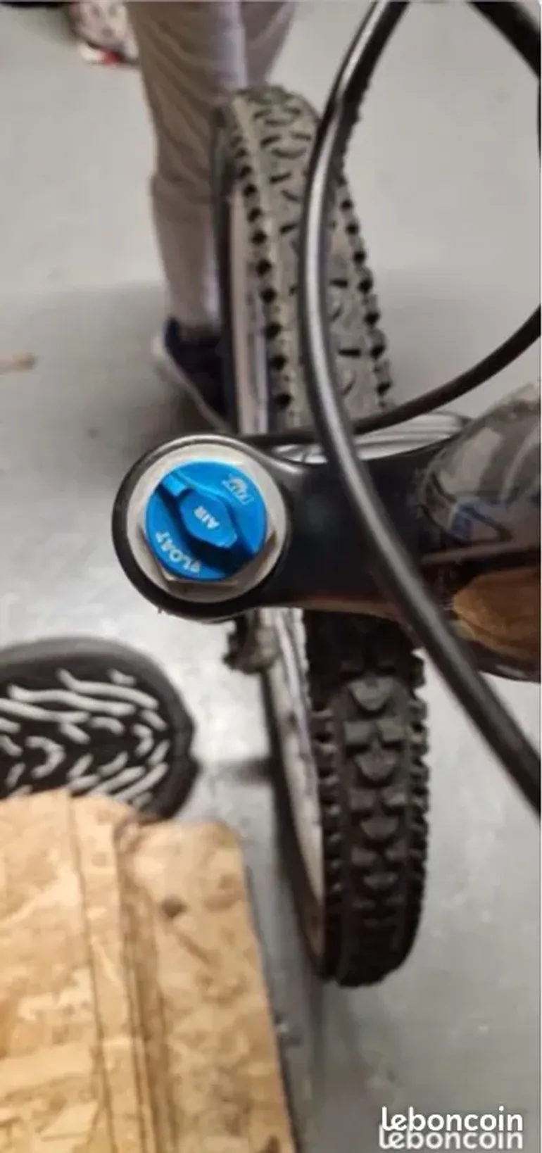 Used Fox 34 Performance bike — image 5 of 10